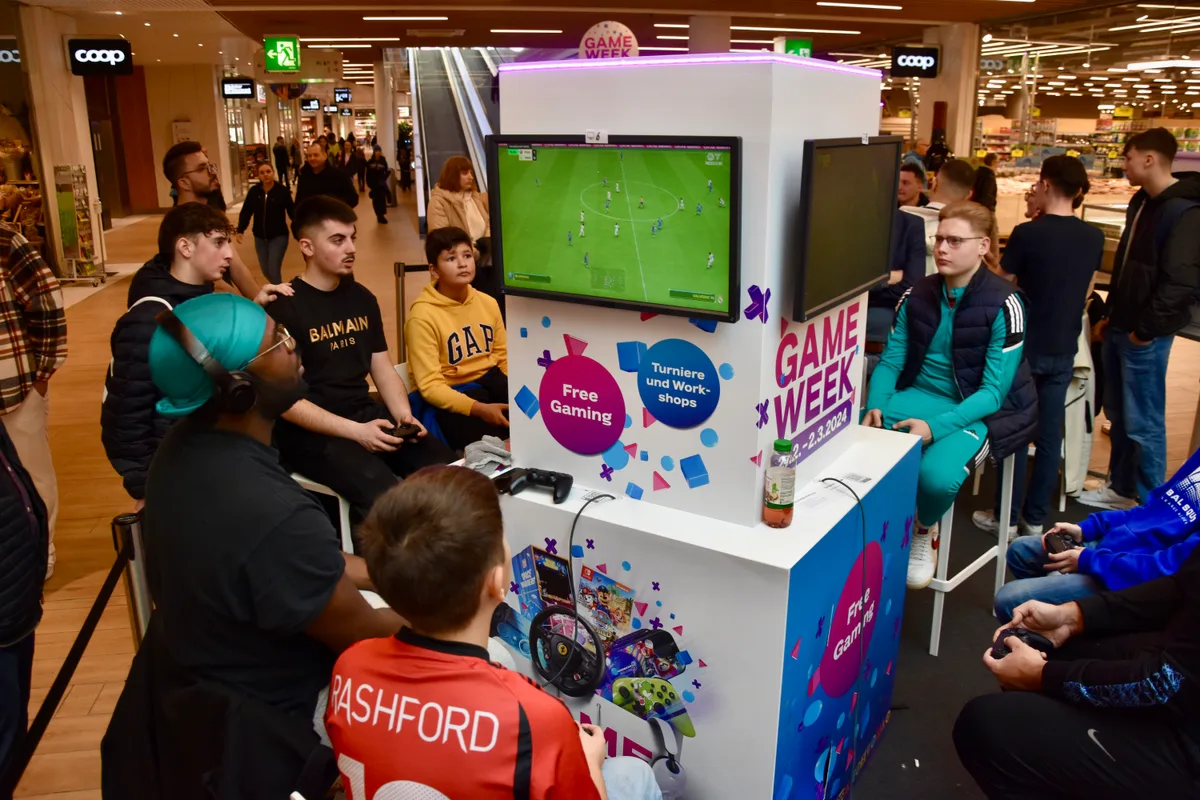 Szene aus der Gameweek im Einkaufscenter Volkiland.